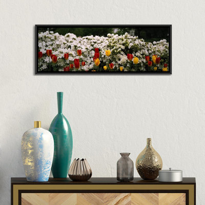 «Flowers in a Garden, Sherwood Gardens, Baltimore, Maryland», reproduction de photo sur toile
