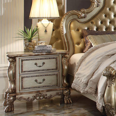 Patine dorée et table de chevet avec 2 tiroirs pour un confort d'organisation de chambre à coucher