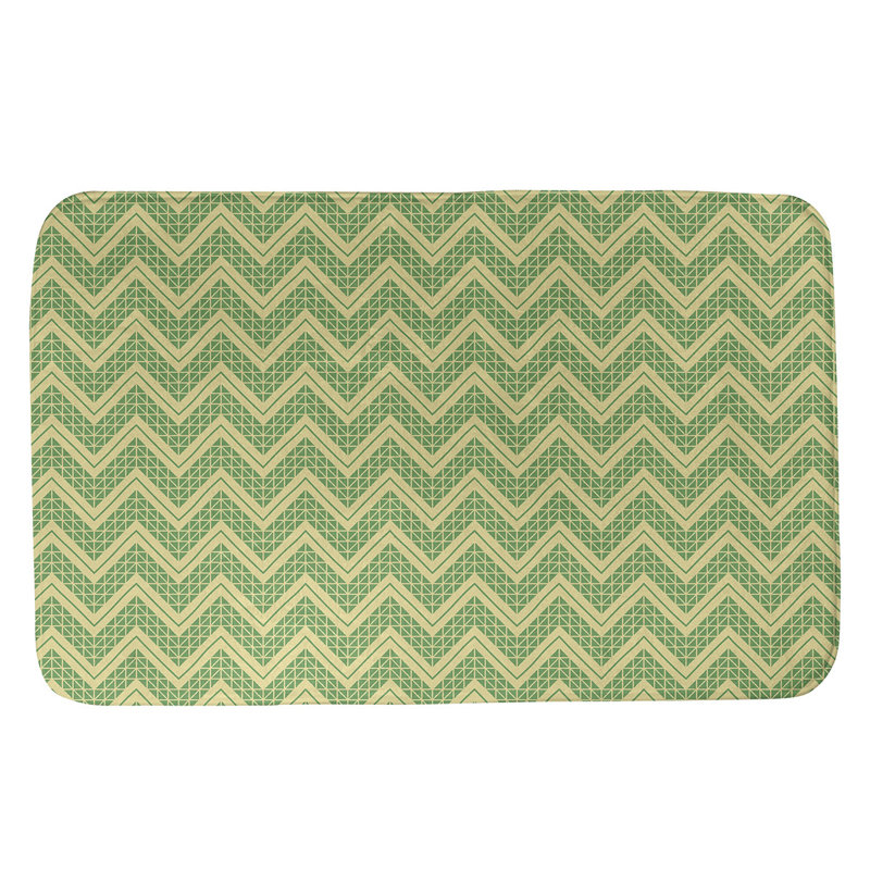Tapis pour salle de bain à motif à chevrons à la main Stephenie, l 21 po x L 34 po, Jaune / vert
