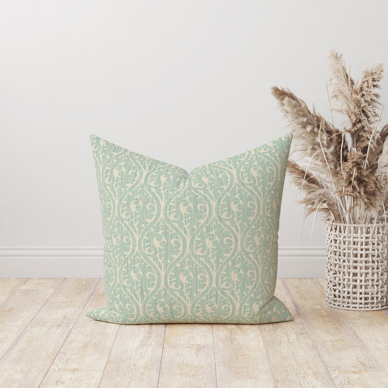 Coussin en damas bleu clair et beige, H 21 po x l 21 po