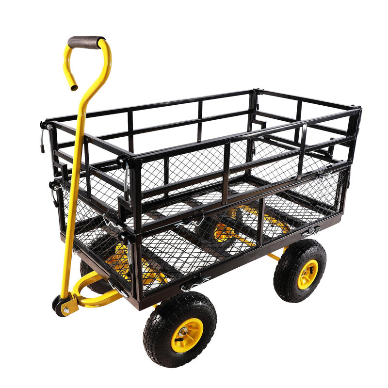 Les chariots de chariot de jardin facilitent le transport du bois de chauffage - jaune et noir