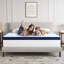 Surmatelas en mousse à mémoire de forme moyenne infusé de gel pour un sommeil confortable-581430093-573631811