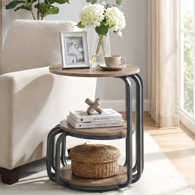 Table de bout ronde industrielle 19,68 po à 3 niveaux, table d'appoint industrielle avec cadre en métal noir incurvé, table d'appoint de rangement multicouche pour le salon et la chambre à coucher