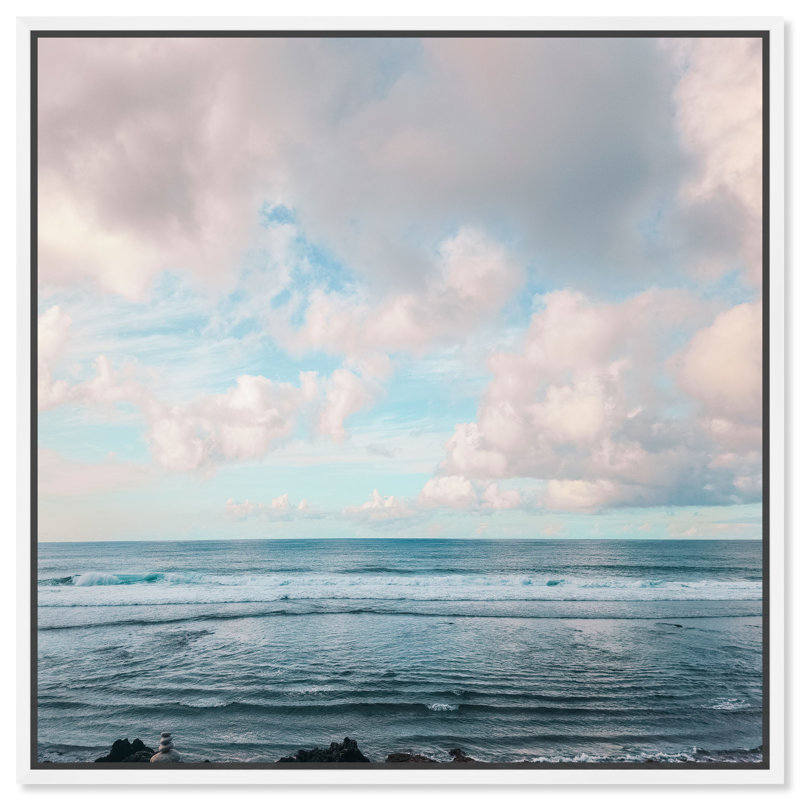 Art mural Savaya Beach par Notoriart, H 17 po x l 17 po, Cadre blanc