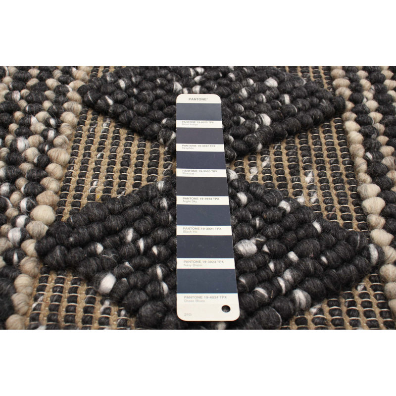 Tapis noir Baltierra 5 pi 1 po x 7 pi 2 po