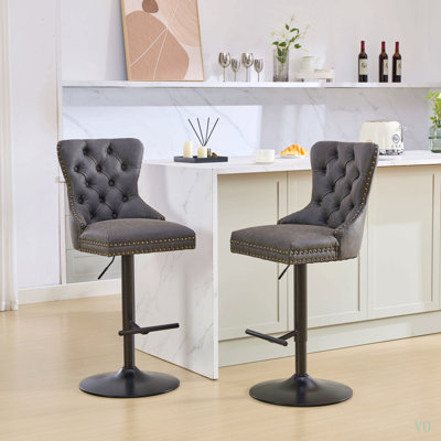 Mobilier, tabourets de bar pivotants en polyuréthane vieilli et rétro à hauteur de siège réglable de 26 à 33 pouces, tabourets de bar modernes avec dossier capitonné confortable pour un pub à domicile et un îlot de cuisine (ensemble de 2)