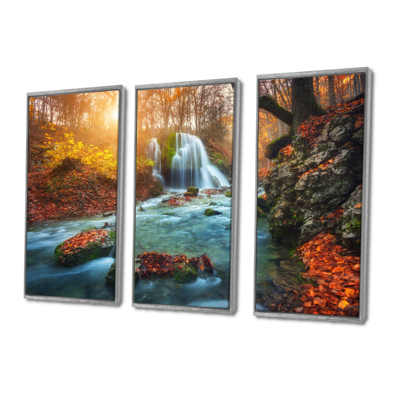 «Fast Flowing Fall River In Forest», ensemble d'art mural sur toile encadré paysage, H 32 po x l 48 po, Argent