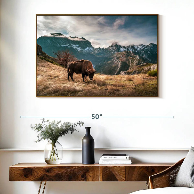 Paysage de montagne de bisons, Cadre flottant doré, 40 po x 27 po