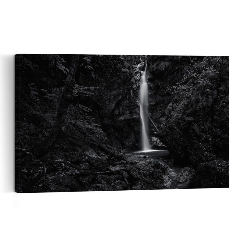 Affiche murale représentant une cascade dans une forêt sombre, un paysage forestier paisible et éthéré, avec une cascade.