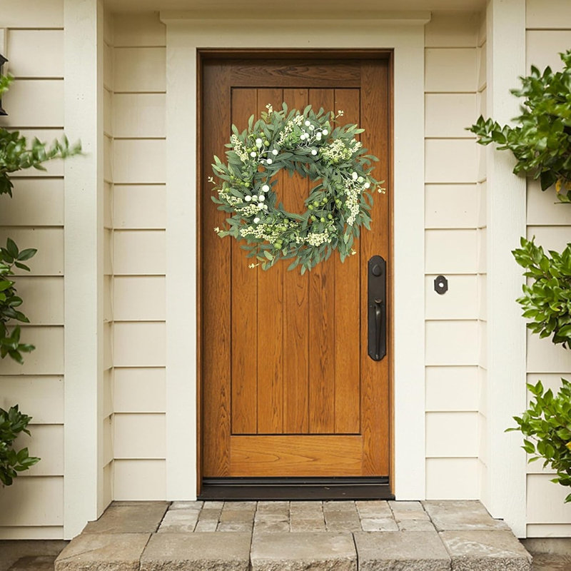Couronne d'eucalyptus artificiel pour porte d'entrée avec feuilles de verdure et baies blanches - décor intérieur intérieur de ferme