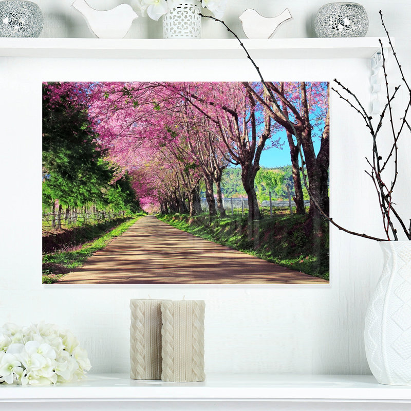 Sentier des cerisiers en fleurs à l'impression de Tchang Maï, H 23 po x l 23 po x p 1 po, Métal