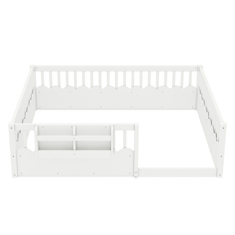 Grand lit au sol avec clôture surélevée et bibliothèque, lit en bois pour enfants, blanc.
