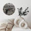 Horloge avec chiffres et revolver
