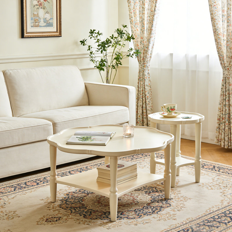 Ensemble de tables basses en noyer massif