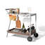 Chariot-bar d'extérieur à 2 niveaux sur roulettes avec panneau en verre trempé, tablette en rotin et cadre en fer thermolaqué, pour la décoration et le rangement, gris