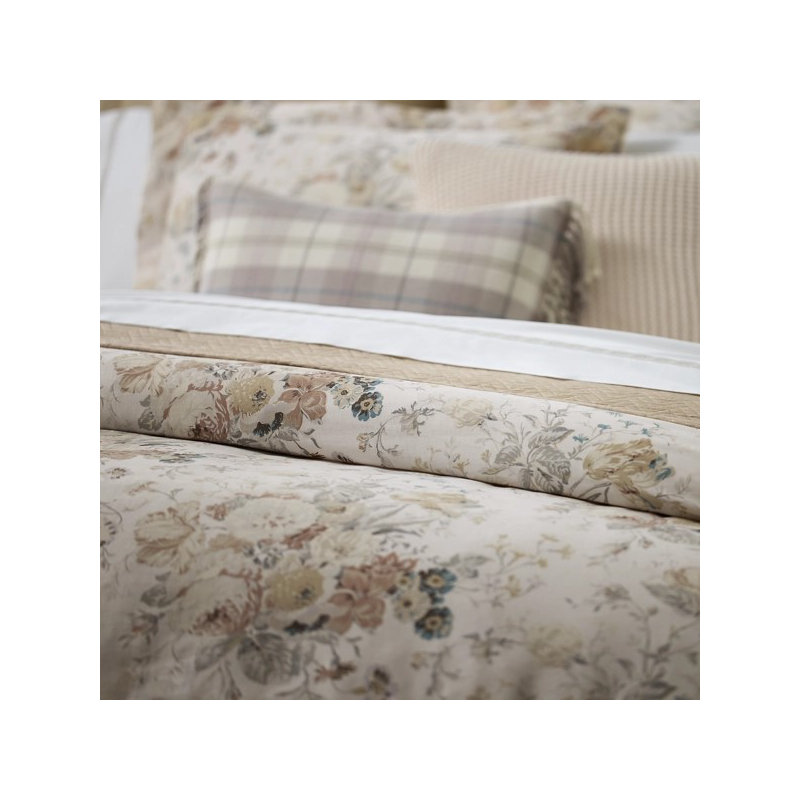 Gwynne Cream King Comforter Set, King Comforter + 2 King Pillowcases