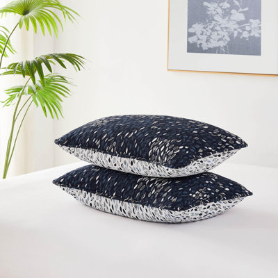 Housses de coussin matelassées Southshore Fine Linens à motif de feuilles botaniques bleues, réversibles, en microfibre doublement brossée, avec coutures apparentes et fermeture éclair invisible, lot de 2, 56 x 56 cm