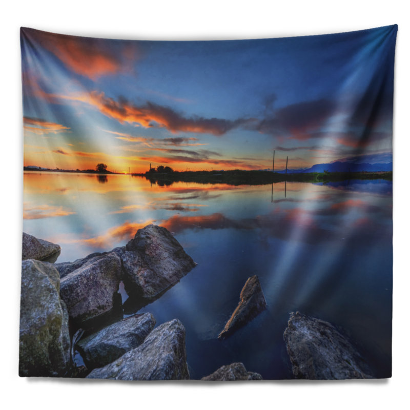 Tapisserie de polyester, eau calme et coucher de soleil avec accessoires suspendus inclus, H 68 po x l 80 po