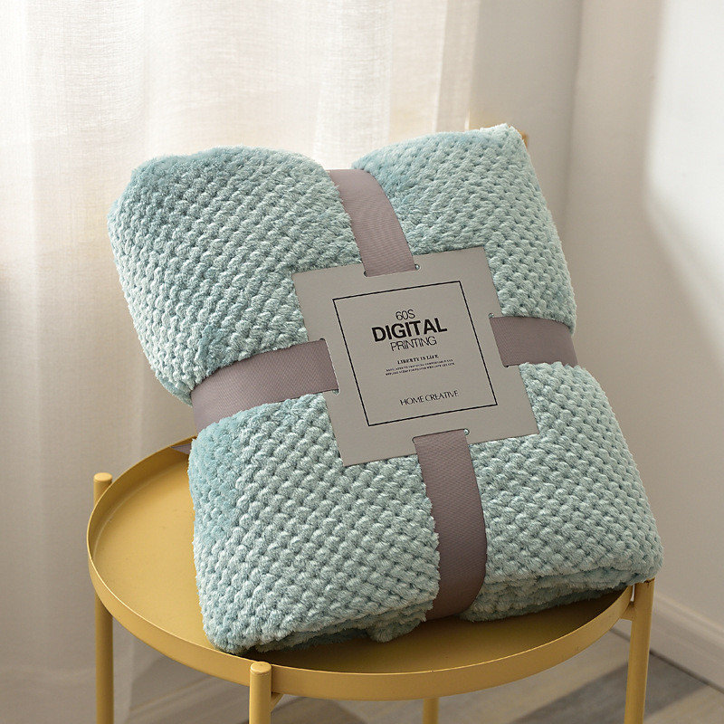 Couverture de canapé en flanelle Scratch, 9.45" L x 12.2" W, Light Sky Blue