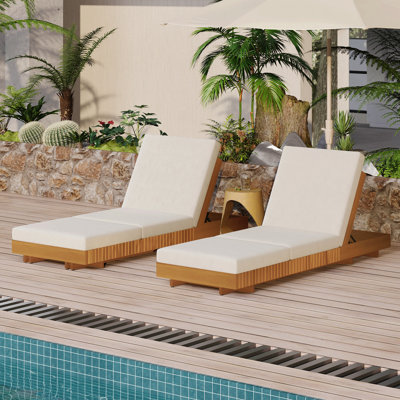 Ensemble de chaises longues en bois d'acacia massif avec coussin de détente (crème et plis triples) - version gris foncé assortie disponible
