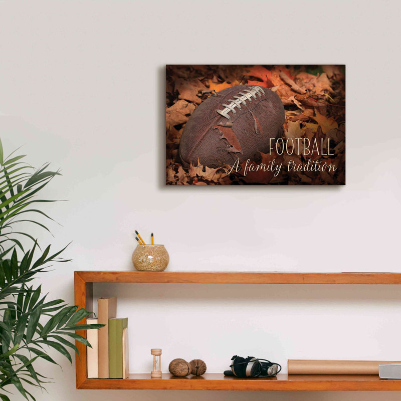 «Football - A Family Tradition» par Lori Deiter, art mural sur toile, H 12 po x l 18 po x P 0,75 po