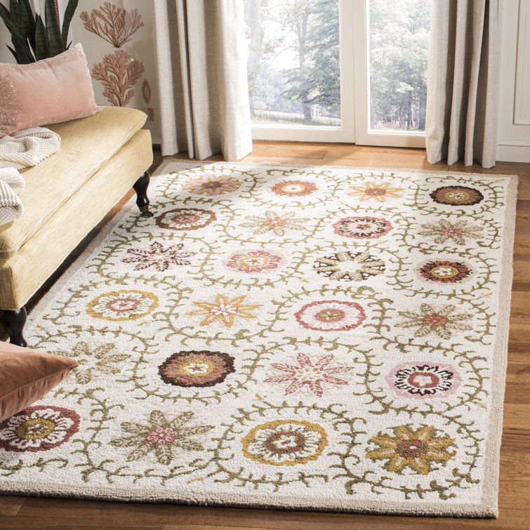 Emrick Hand Hooked Wool/Cotton/Latex Floral Rug in Ivory