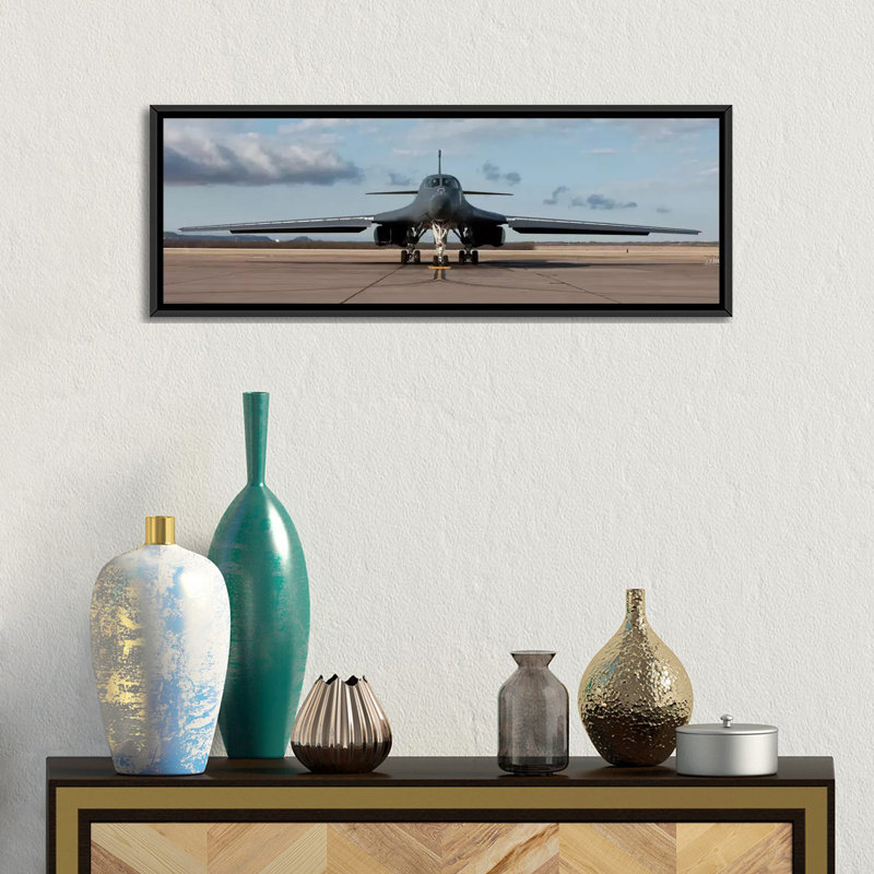 «B-1B Lancier à la base aérienne de Dyess, Texas», impression sur toile, H 12 po x l 36 po x P 1,5 po, Toile avec cadre noir