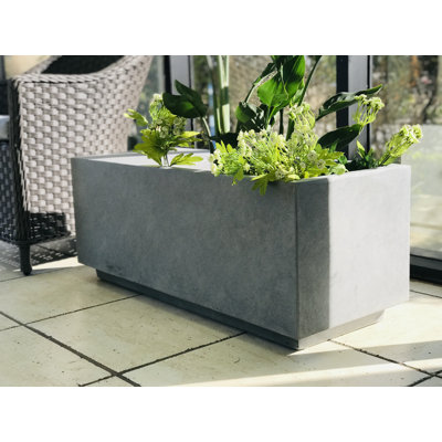 Boîte à fleurs en béton