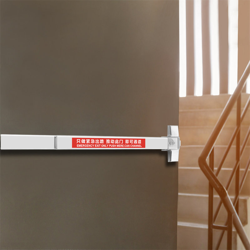 Dispositif anti-panique de porte à poussoir de porte