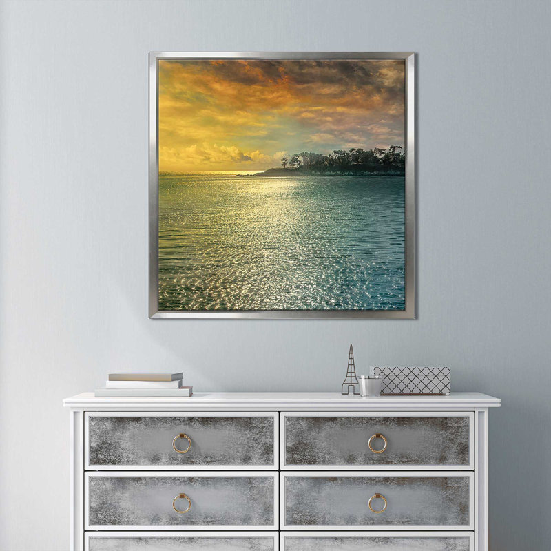 «Mystic Island», reproduction de photo, H 21,5 po x l 21,5 po x P 2 po, Cadre flottant argent