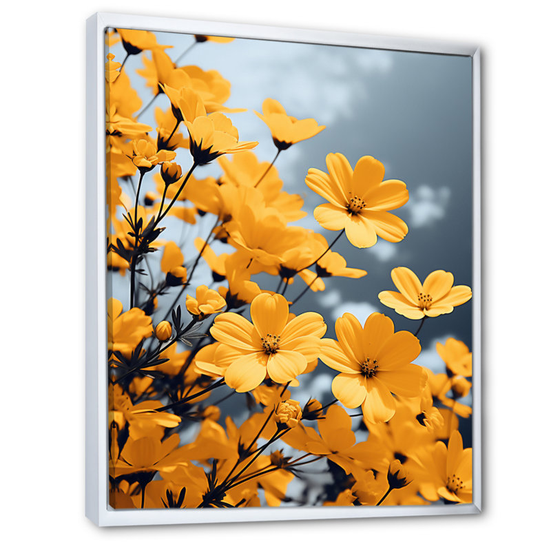 «Daiyah Yellow Gray Flowers Harmony» en jaune sur toile, H 32 po x l 24 po x P 1 po, Cadre flottant blanc