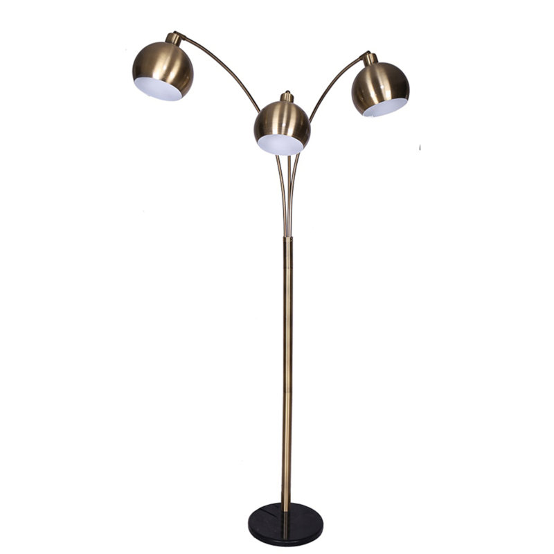 Lampe sur pied traditionnelle 76 po Aareona