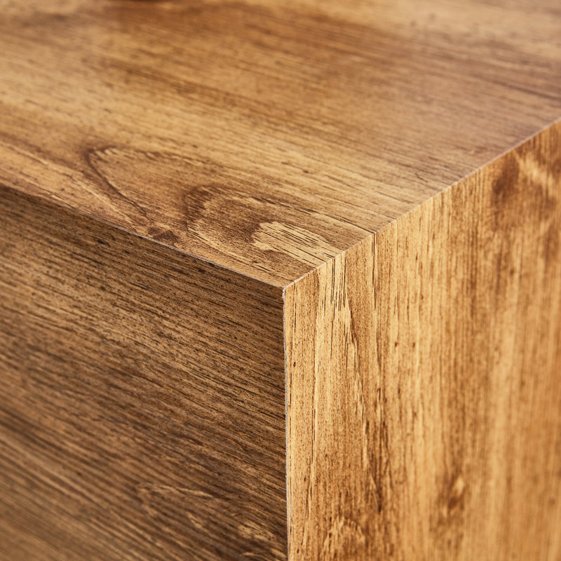 Rehaussez votre espace de vie avec cette table basse en MDF moderne qui met en valeur Smooth (y compris la table basse, sans les chaises)