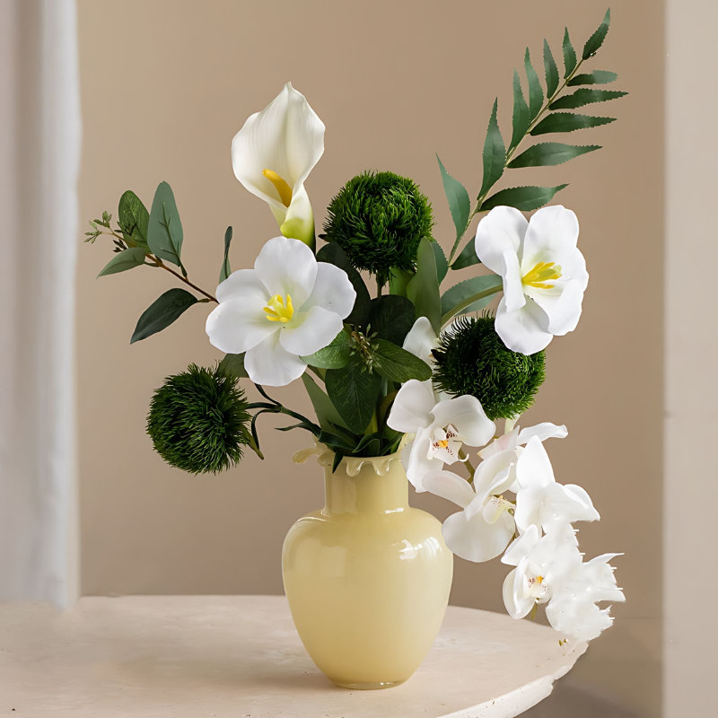 Composition d'assortiment mixte dans un vase