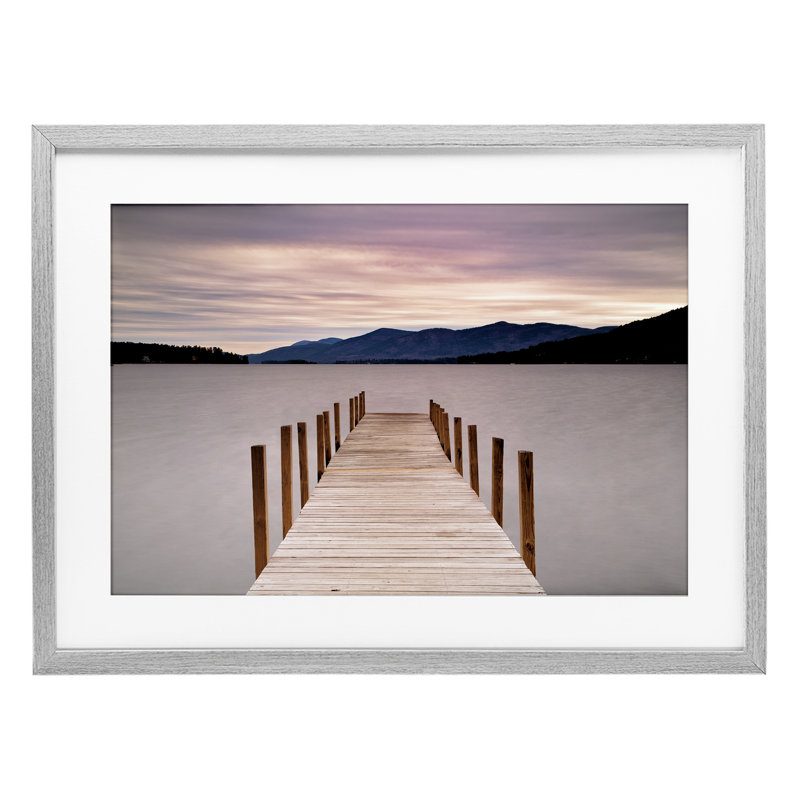 «Morning View Over Dock», reproduction encadrée sous verre, conception de Michael Iacobellis, H 17 po x l 23 po