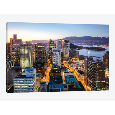 «Vancouver Downtown At Dusk» par Matteo Colombo - Giclée sur toile tendue avec châssis