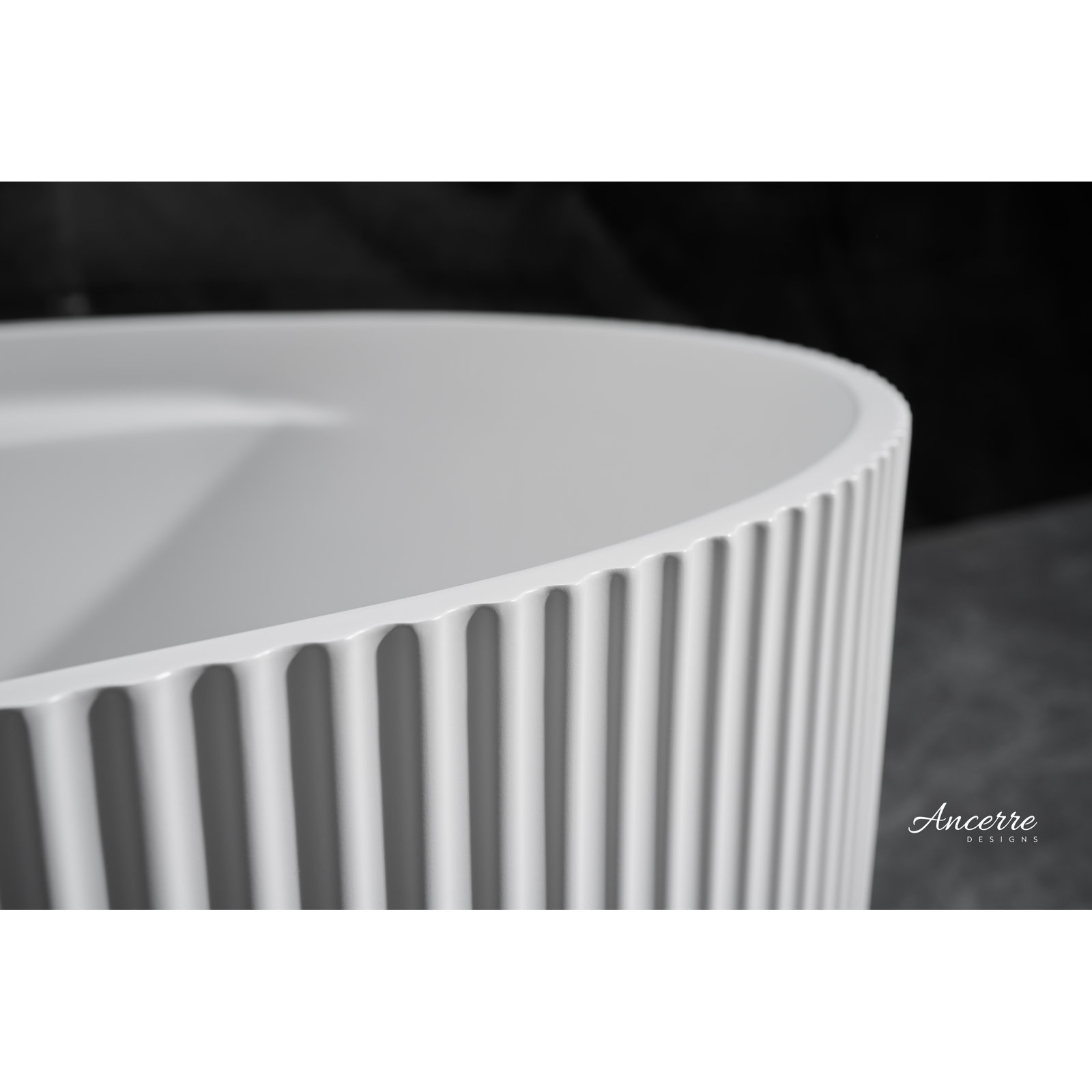 Momo 67'' x 31.5'' Soaking Acrylic Bathtub