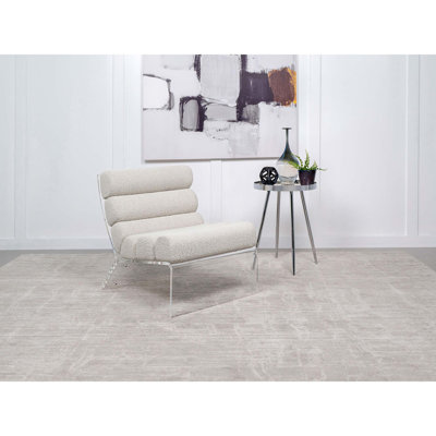 Chaise rembourrée en acrylique Freeman Boucle