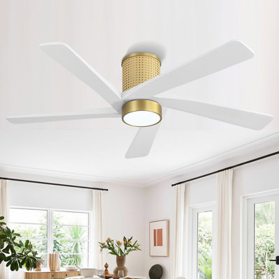 5 pales en bois massif avec couvercle en rotin tissé et ventilateur de plafond encastré