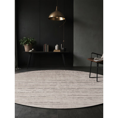 Tapis gris soyeux et moelleux