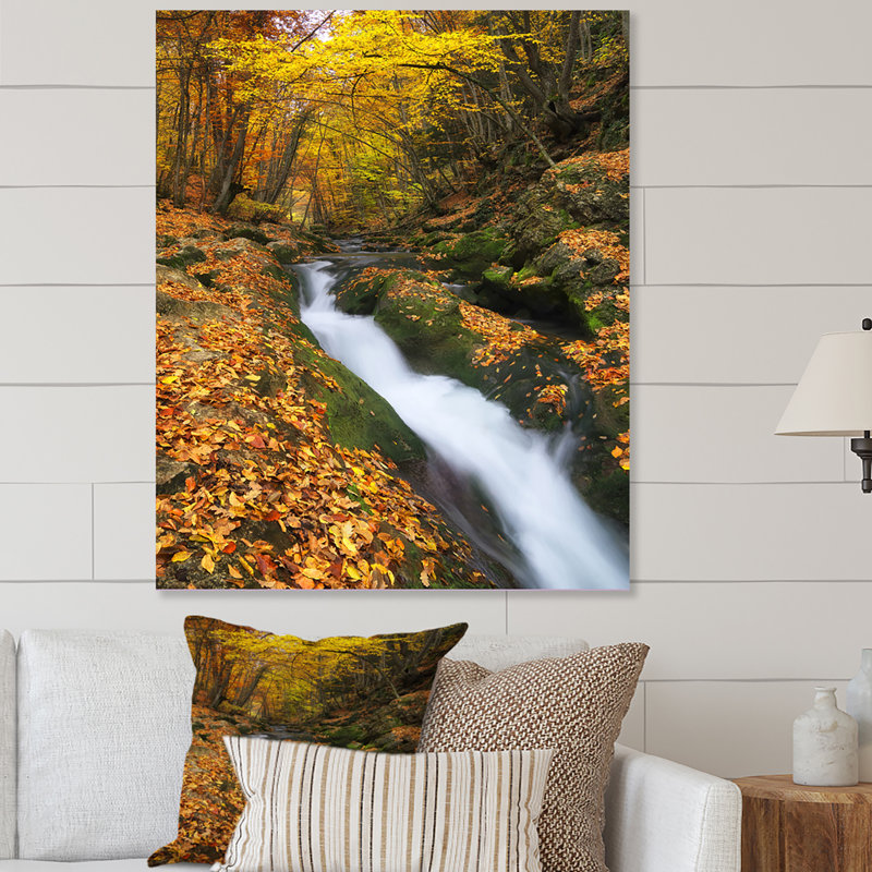 «Waterfall In Autumn Canyon», œuvre d'art traditionnelle sur toile, H 20 po x l 12 po x P 1 po, Toile tendue