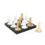 Ensemble de jeu d'échecs en bois noir avec pièces dorées et blanches