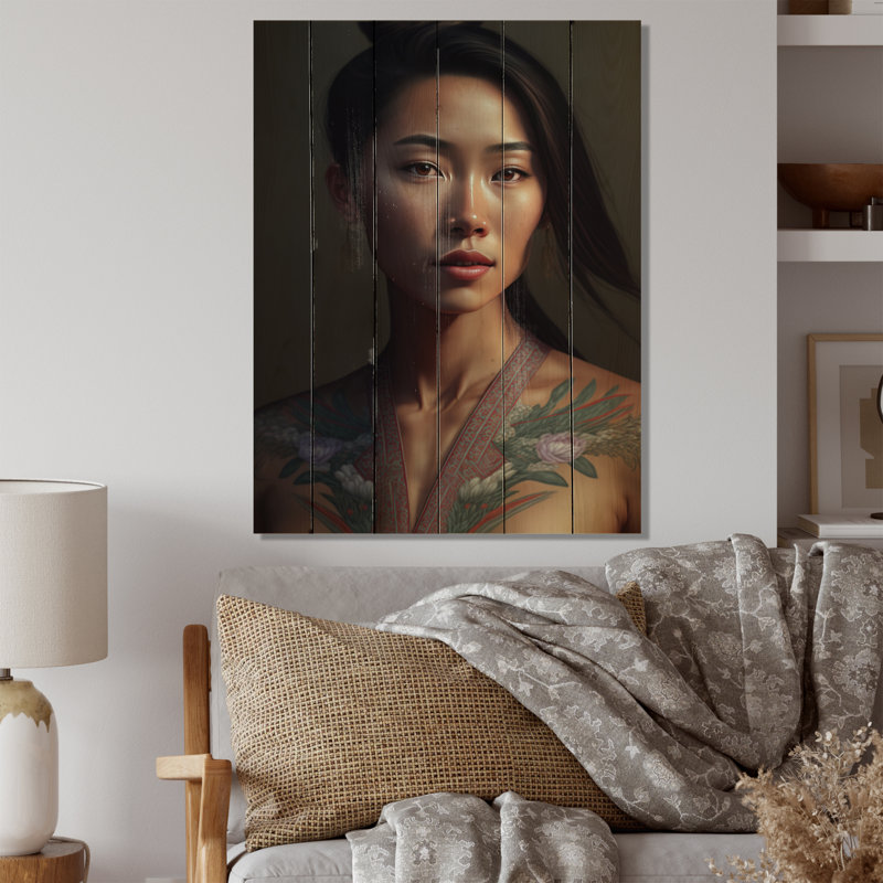 Belle femme asiatique avec un tatouage de fleur, H 40 po x l 30 po x P 0,78 po
