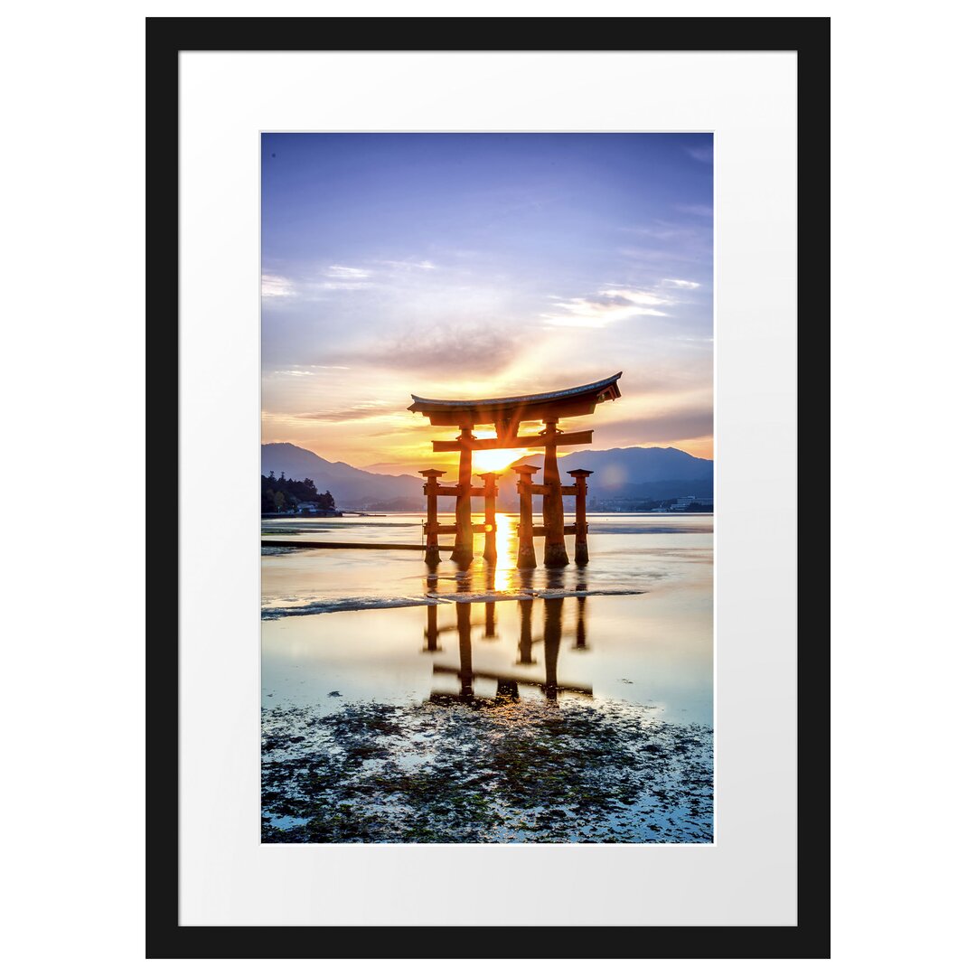 Gerahmtes Poster Torii Gate in Miyajima Japan