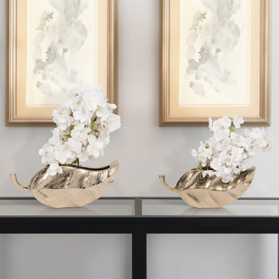 Ensemble de 2 vases élégants à motif de feuilles de couleur dorée Sagebrook Home, idéal pour les amateurs de décoration intérieure, ajout de pièce maîtresse chic.