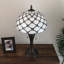 Lampe de table de style Tiffany Halden avec ampoules DEL en verre coloré blanc incluses H 22 po x l 12 po x P 12 po