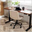 Fauteuil de bureau pivotant confortable, recouvert de polyester, avec hauteur réglable et roulettes à roulement fluide pour une productivité accrue.