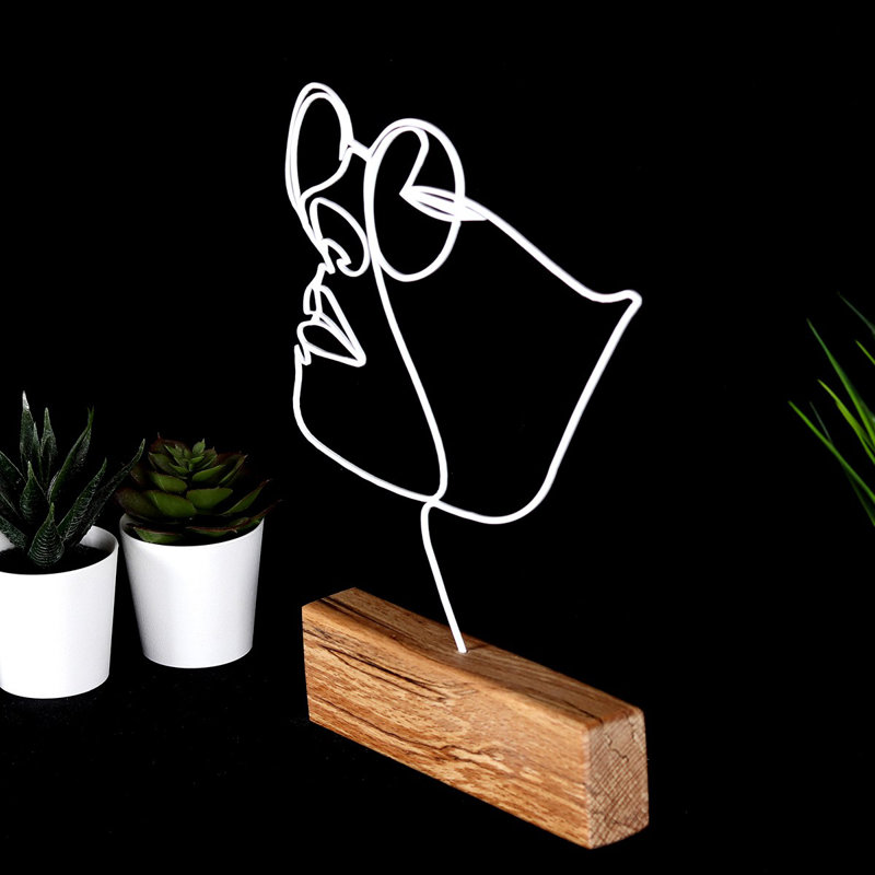 Élégant objet décoratif, finition blanche, 6,7 po x 12,2 po x 1,4 po | 100% métal (épaisseur: 0,08 po) et base 100% bois | Parfait pour la décoration intérieure, le bureau et l'esthétique moderne | Conception élégante et durable