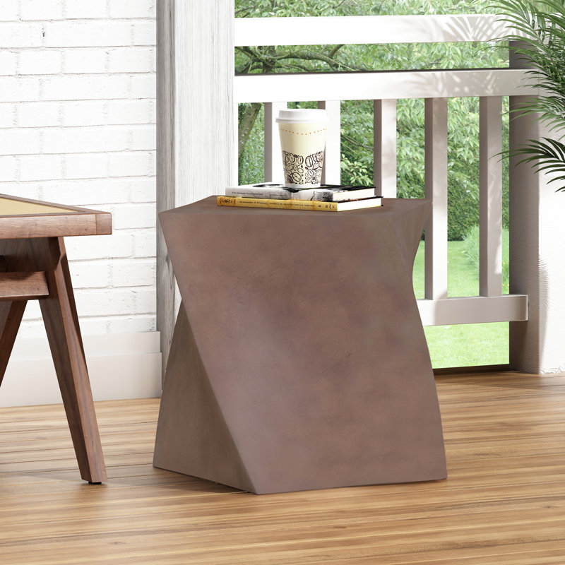 La table d'appoint en béton légère avec base stable assure la conception abstraite de cubes torsadés latéraux modernes pour une utilisation intérieure et extérieure