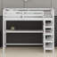 Structure de lit mezzanine avec tablettes de rangement et bureau sous le lit-468688301